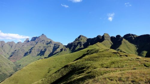 Massif du Cathedral Peak dans le Drakensberg - - Article randonnées du Drakensberg