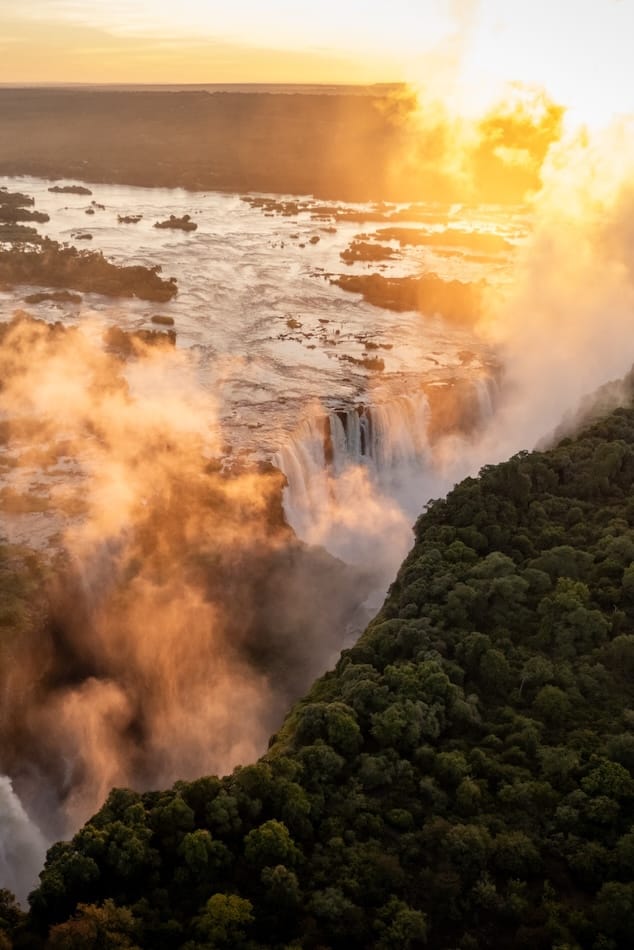 SLIDER 8 IMAGES - 3_ChutesVictoria_CoucherSoleil_Zimbabwe